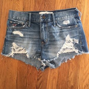 🌸LIGHTLY WORN🌸 Distressed lace denim shorts